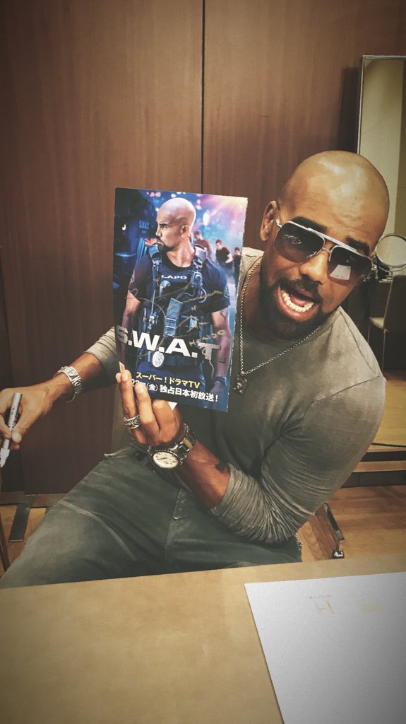 shemarmoore's tweet photo. For some of last nights AMAZING Japanese Fans and Baby Girls!!!! Thank you for Loving on ME!!! 😘😘😎😎🇯🇵🇯🇵 @SuperdramaTV #swatjp https://t.co/8EVh5LlR6A