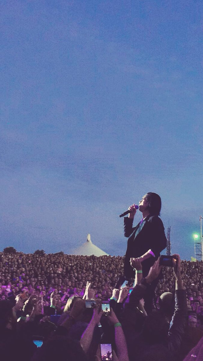 CanishC's tweet photo. Nick Cave and the Bad Seeds #fifteenfeetofpurewhitesnow https://t.co/4s5yolr41G