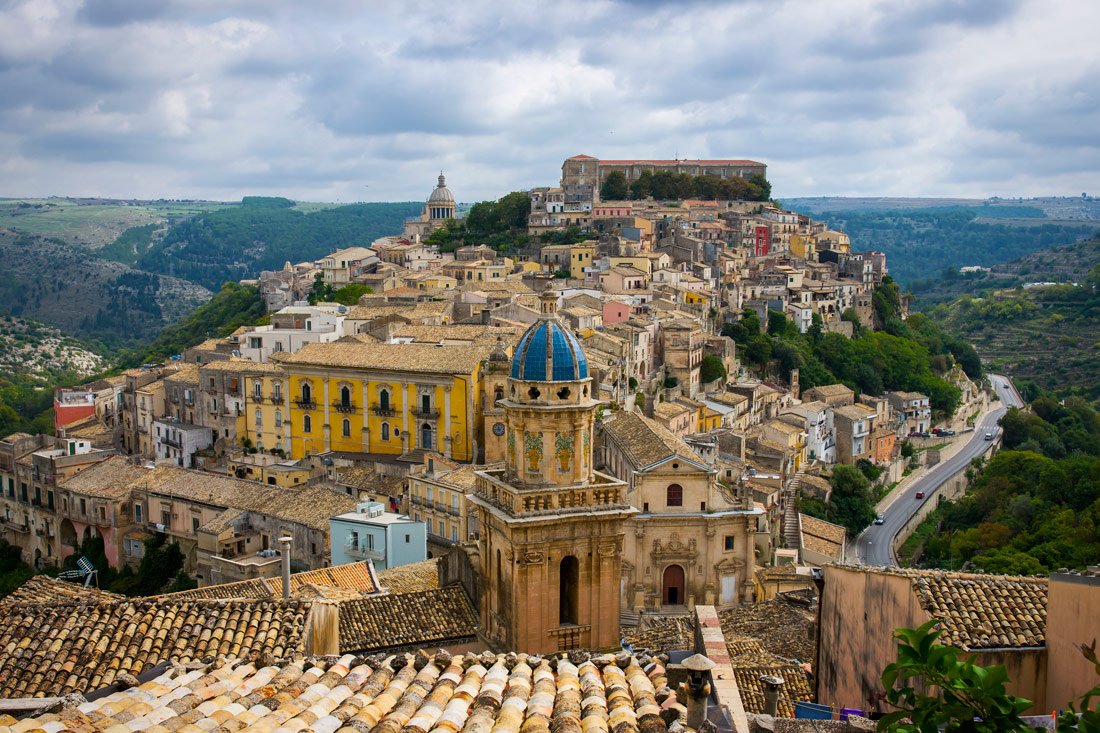 SlowItaly's tweet image. Good morning!! Today we take you for a walk through the old center of Ragusa #ragusaibla #Sicilia slowitaly.yourguidetoitaly.com/2018/06/ragusa… #Sicily #travel #slowtravel #italy #Italia