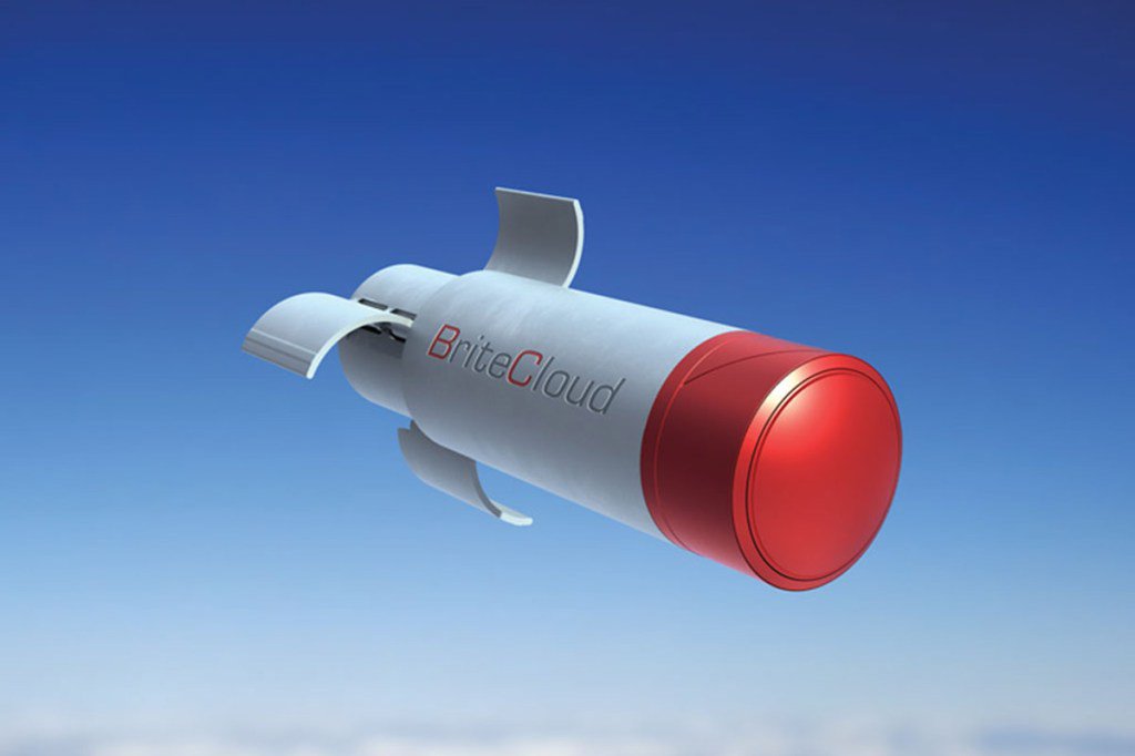 Cargo a400. Вертолет отстреливает тепловые ловушки. Ил 76 полет ангела. Су-25 ложные тепловые ловушки. Отстрел тепловых ловушек.