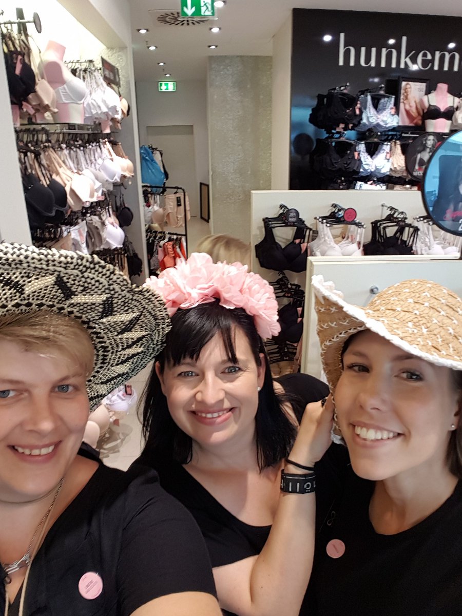 🎀 our first Training together 🎀 #hunkemöller #Academy #Training thanks girls! This was great!  @s_buchholzer <a href="/S_Boeer/">Sabine Boeer</a> <a href="/PetraDierck/">Petra Dierck</a> <a href="/verbmel/">Melisa Verbeck</a> <a href="/maniawermelski1/">mania wermelskirchen</a>