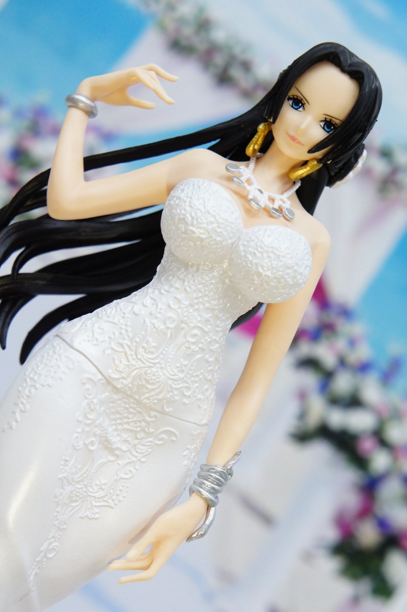 埼玉レジャーランド川越店 En Twitter 景品情報 ワンピースより ハンコック様ウェディングフィギュア入荷です 結婚ですね うふふ ドレスの透明感 綺麗なライン 細かい造り 背中の焼き印も美しくもろともしない力強く女性らしい一品だと思います