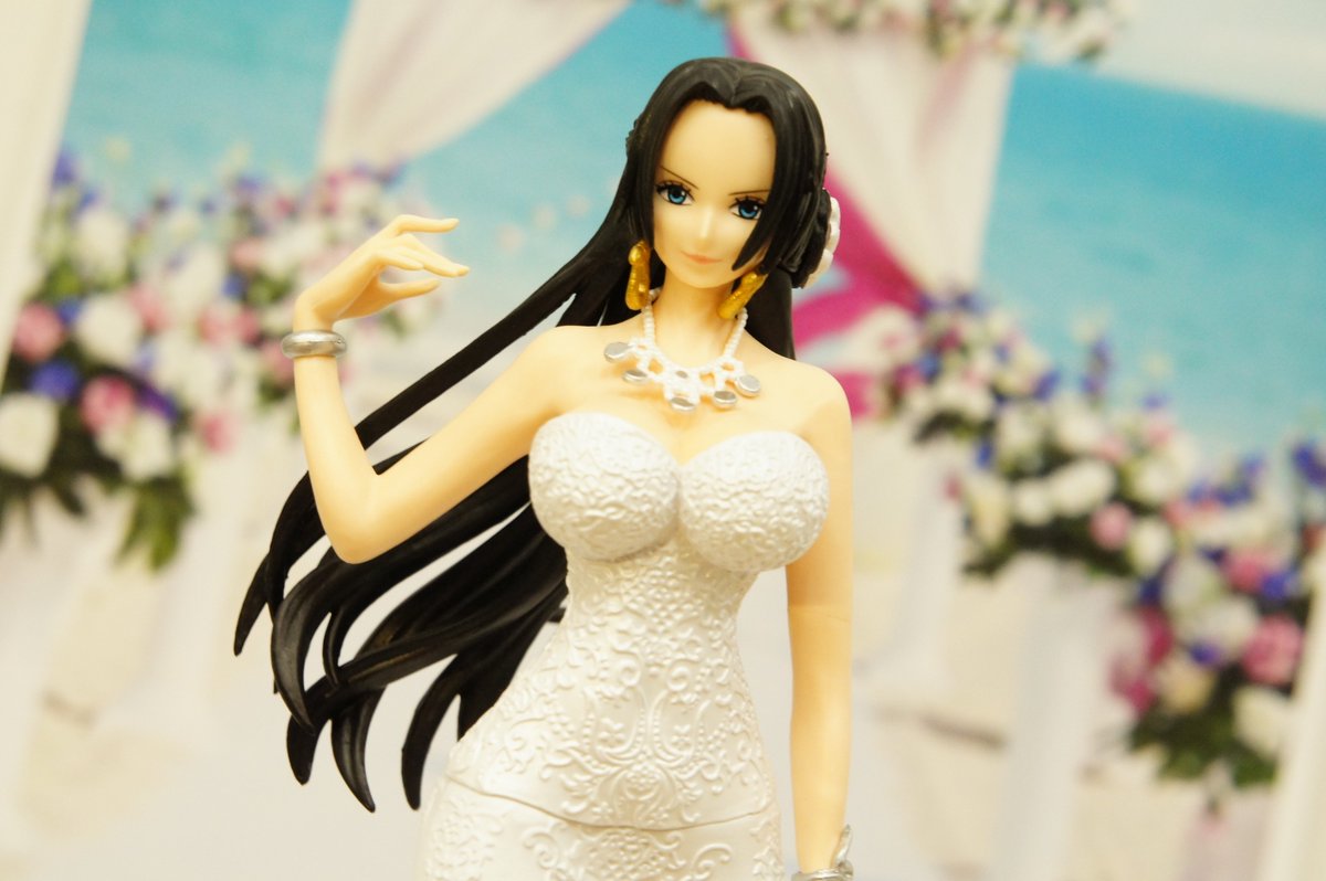 埼玉レジャーランド川越店 En Twitter 景品情報 ワンピースより ハンコック様ウェディングフィギュア入荷です 結婚ですね うふふ ドレスの透明感 綺麗なライン 細かい造り 背中の焼き印も美しくもろともしない力強く女性らしい一品だと思います