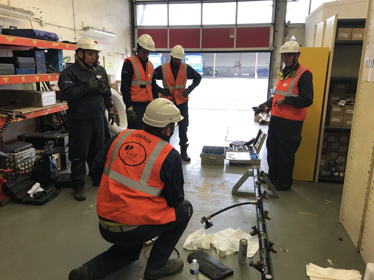 Formation sur l'utilisation de la M80 &amp; CMP50 sur l'AI Picardie Ouest. #DRNO!La prochaine à Boves. Merci à Franck Bulteau pour l'animation 😉 et à l'équipe de Creil pour l'organisation! @WLGaz <a href="/VincentPawlowsk/">Vincent Pawlowski</a> @BeunCacheux
#GRDF #FiertéGazière #DRNO #gaz #professionalismegazier