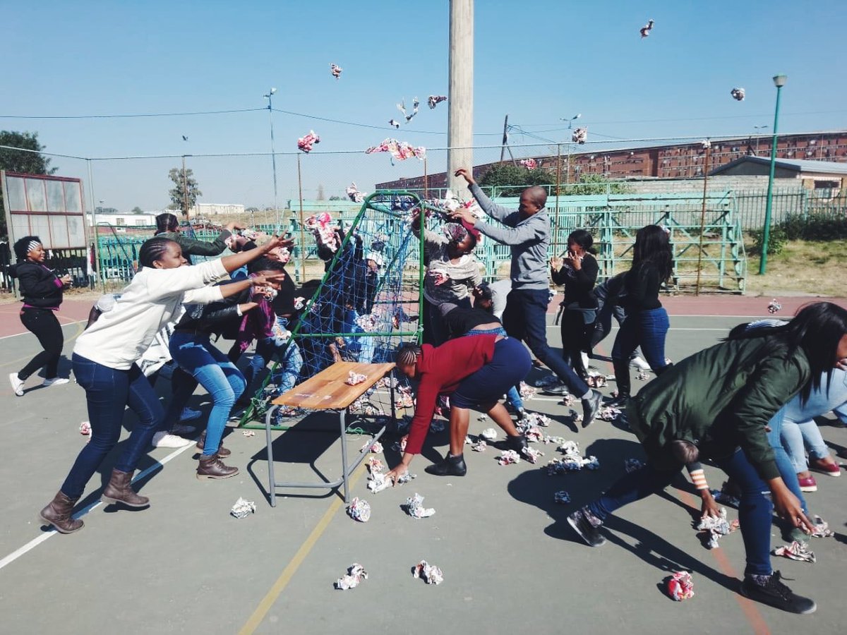 help2read's tweet photo. We are gearing up for Holiday Reading Clubs at our Literacy Tutor partner schools. Yesterday, we trained our Alexandra tutors to run fun, action-packed clubs!
We celebrate our Literacy Tutors and the positive impact they are making in their communities!
#ChangeAgentSA https://t.co/nN5T4vAssj