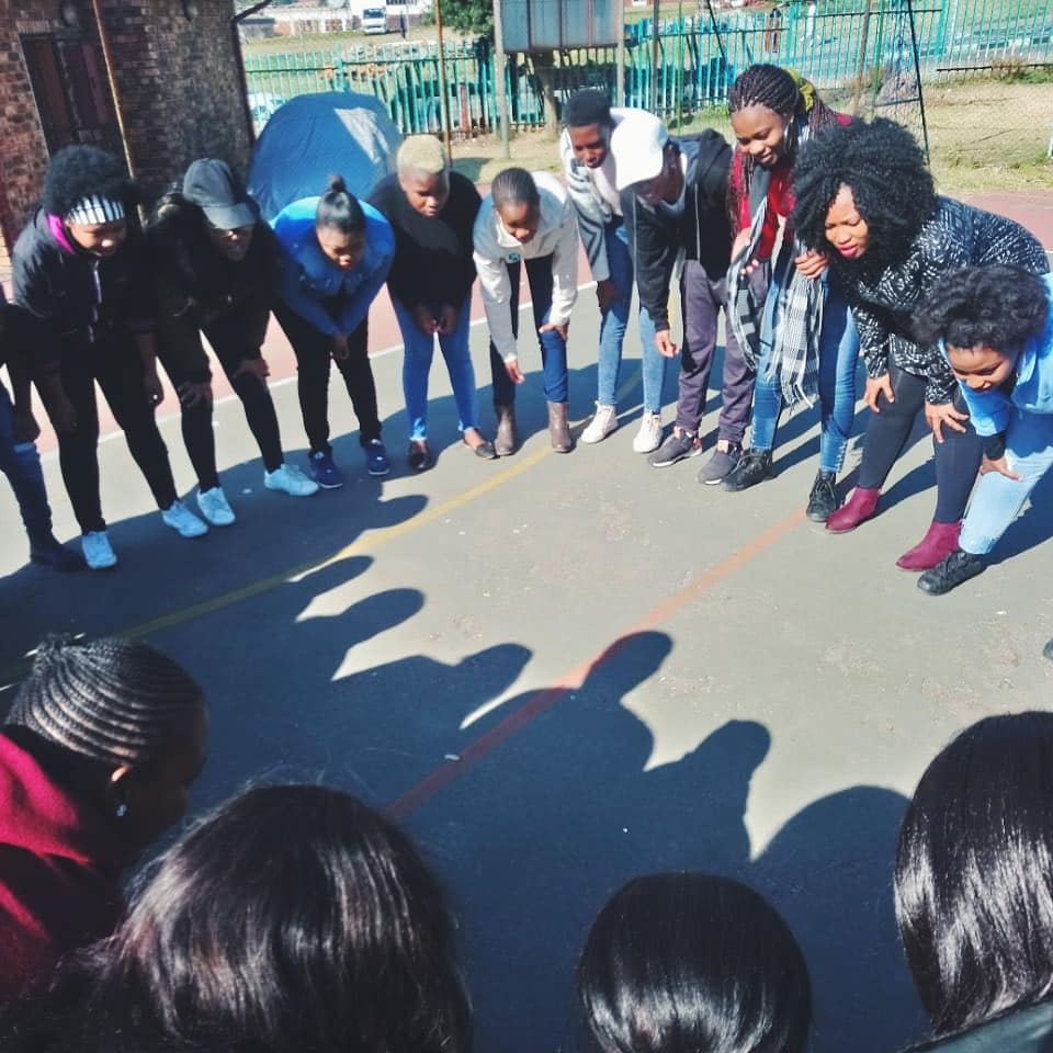 help2read's tweet photo. We are gearing up for Holiday Reading Clubs at our Literacy Tutor partner schools. Yesterday, we trained our Alexandra tutors to run fun, action-packed clubs!
We celebrate our Literacy Tutors and the positive impact they are making in their communities!
#ChangeAgentSA https://t.co/nN5T4vAssj