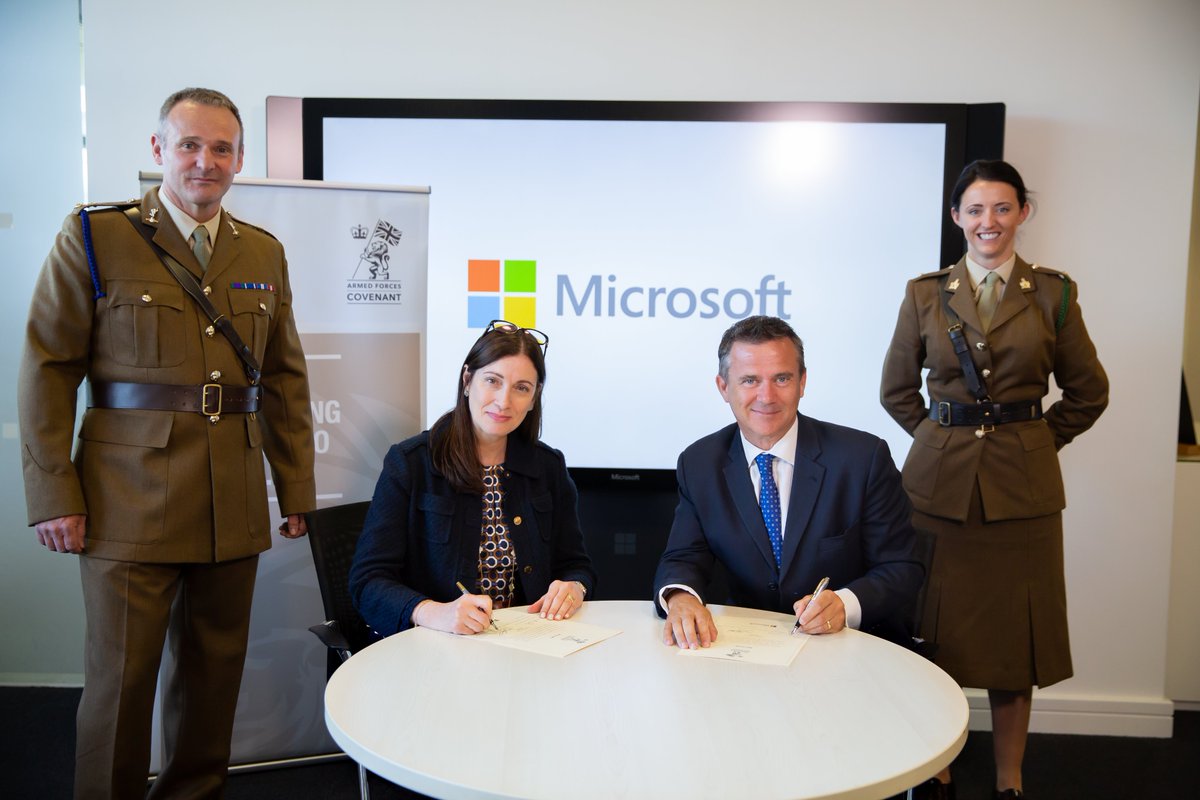 I’m delighted to have signed the Armed Forces Covenant on behalf of Microsoft with <a href="/MarkLancasterMK/">Mark Lancaster</a> at our UK headquarters news.microsoft.com/en-gb/2018/06/…