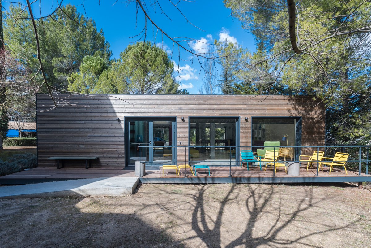 CapsaContainer's tweet image. Bureaux en containers réalisés sur le principe de la construction hors site pour @OSFrance 🍊👩🏻‍💻👨🏻‍💼 Plus d&apos;infos sur le projet : bit.ly/2JBwv6z #madebycapsa #oranginasuntory #modulaire #constructionhorssite