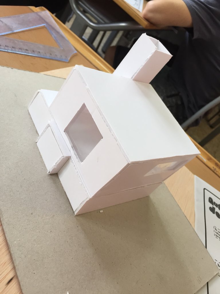 JunegarJune's tweet photo. Terminando la maqueta! @dibupuntes https://t.co/pM5McU87Hy