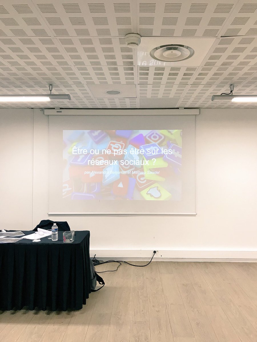 ES__Group's tweet photo. #2FPCO | @MathieuSaudel &amp; @AlexandraBjn animent aujourd’hui une conférence pour l’Université d’été de la @2FPCO
1 problématique : Comment développer ma clientèle ?
L’objectif : Vous proposer des pistes de communication avec et sans les réseaux sociaux pour répondre à cette pbmq https://t.co/A5Nfl9xh3h