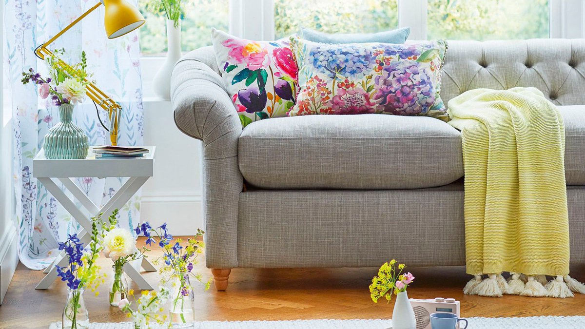 PeriodLivingMag's tweet photo. How to choose upholstery – an expert guide https://t.co/XFTkGhdpv1 https://t.co/4iJanLMmR7