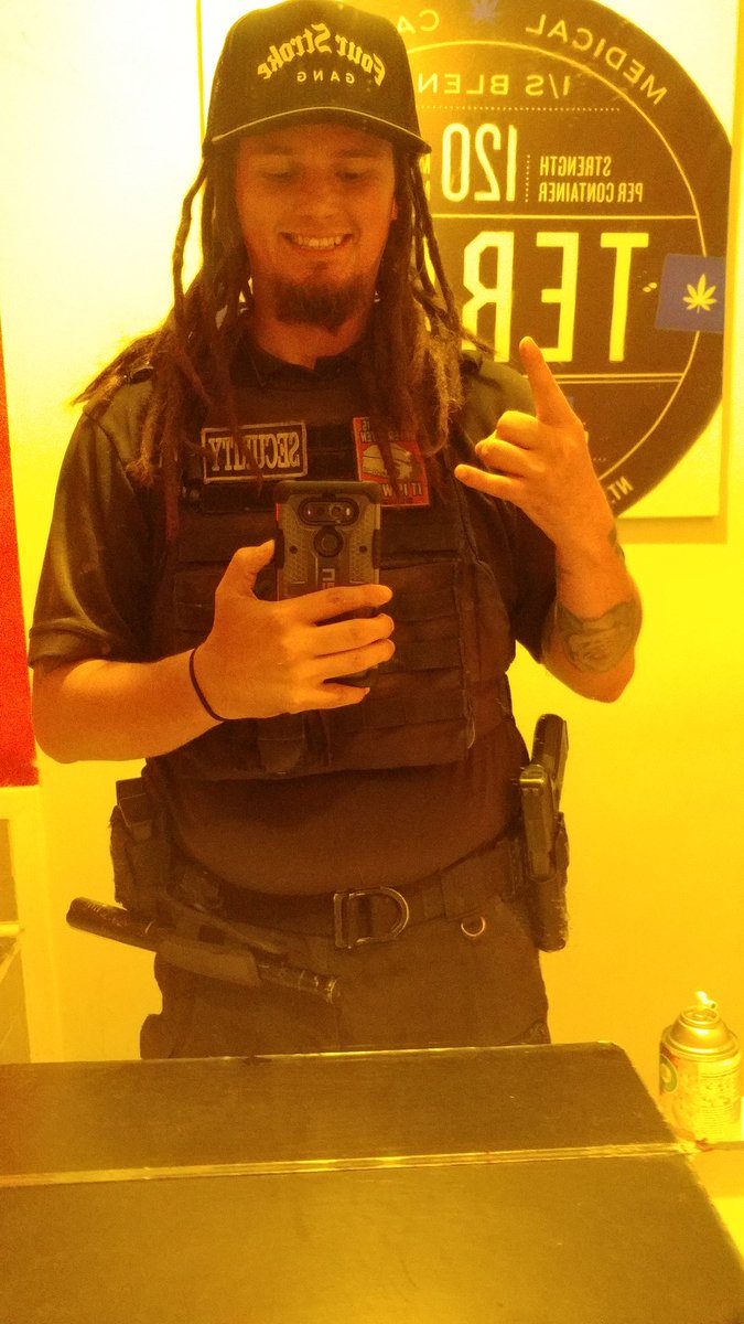 WesleyGoesHard's tweet photo. @tomsegura @ChristinaP. When you have to keep the peace but want them to know ur down with meth #fourstrokegang #thickwhitecum #mybrotherdidntbelieveme #babydickclub https://t.co/Auc7sUeo0p