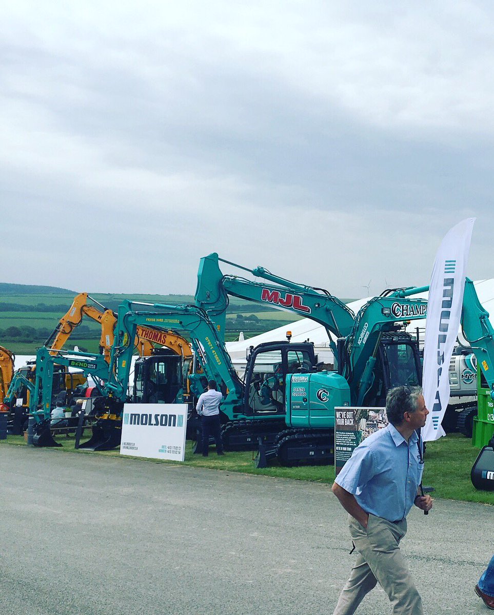 molson_group's tweet photo. And we’re off! First day at the @RoyalCornwall and our new driver is stealing the show. Make sure you drop in to the Molson stand (523)
#molson #royalcornwallshow #rcs18 #kobelco #hyundai #npk #trommall #daemo #hydrema #digger #excavator #dumper #breaker #construction #roller https://t.co/yxGK2uQCMH