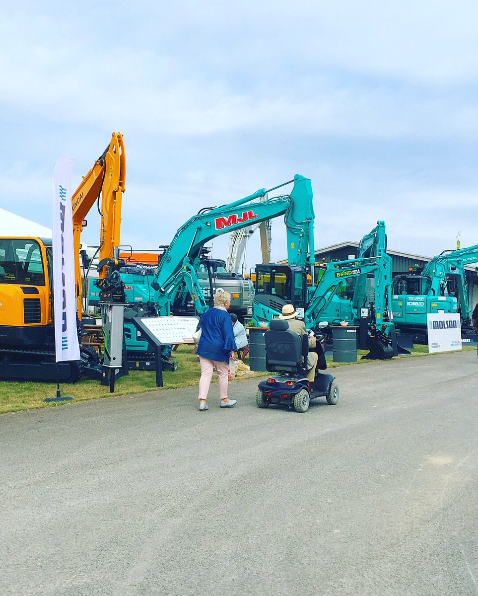 molson_group's tweet photo. And we’re off! First day at the @RoyalCornwall and our new driver is stealing the show. Make sure you drop in to the Molson stand (523)
#molson #royalcornwallshow #rcs18 #kobelco #hyundai #npk #trommall #daemo #hydrema #digger #excavator #dumper #breaker #construction #roller https://t.co/yxGK2uQCMH