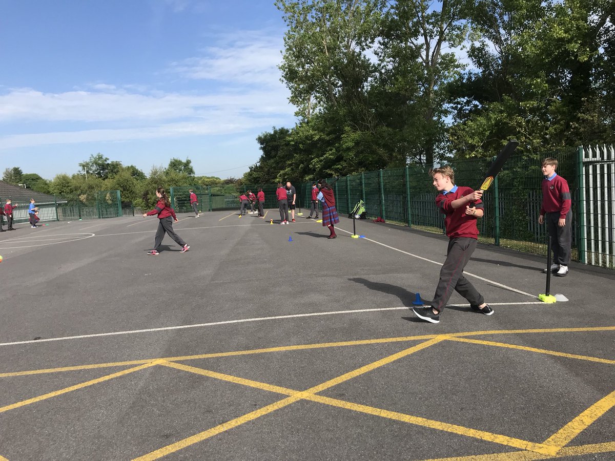 MsWhytesClass's tweet photo. Some batting skills this week...we will be expert cricketers in no time thanks to @MalahideCC 🏏 #cricketforpe #newskills #funinthesun #activekids #mswhytesclass https://t.co/tSkfWSiLOj