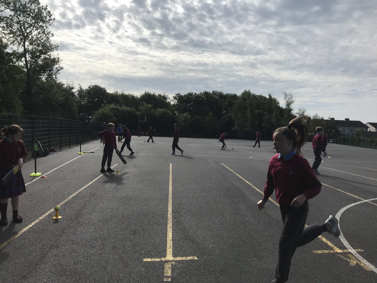 MsWhytesClass's tweet photo. Some batting skills this week...we will be expert cricketers in no time thanks to @MalahideCC 🏏 #cricketforpe #newskills #funinthesun #activekids #mswhytesclass https://t.co/tSkfWSiLOj
