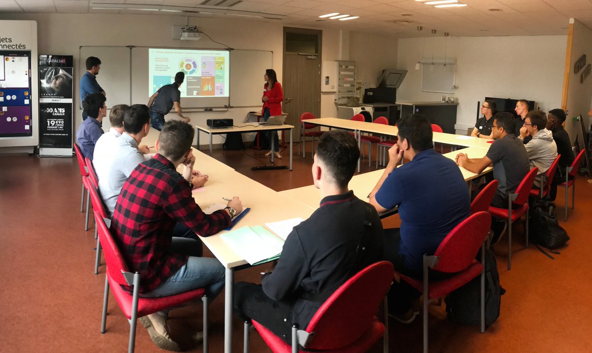Ce matin c'est Job Dating !
Orange est au CFA Ducretet de Lyon pour présenter ses métiers et recruter de futurs apprentis :)
#jobdating #orange  #emploi