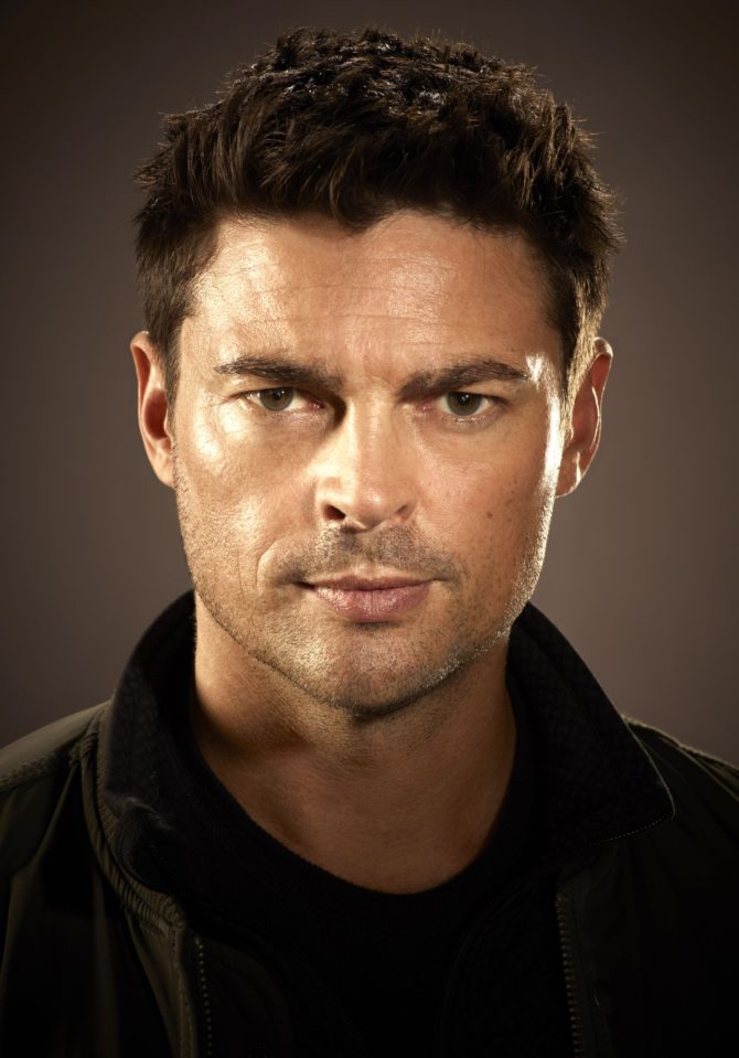 Happy 46th birthday to Karl Urban! 