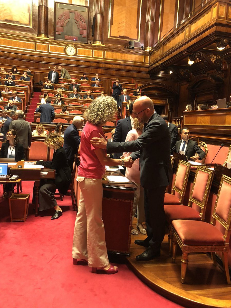 MonicaCirinna's tweet photo. ++++ il Ministro @Fontana3Lorenzo mi ha bloccata su Twitter. Pensavo di aver fatto un bel gesto nel presentarmi e salutarlo! Forse teme #ParoleOstili ?? #civediamoinParlamento. #LoveWins @pdnetwork https://t.co/TDQzqDyziX