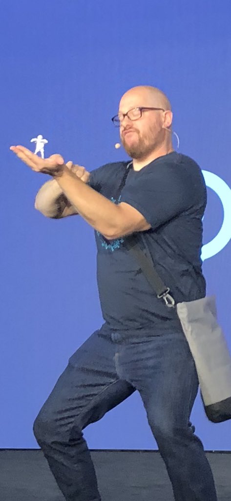 JoelLacayo's tweet photo. Gotta bring in that #Xerocon #swah#g with wind up #dancingbots with @gregkyte https://t.co/m9YZqc8VbE