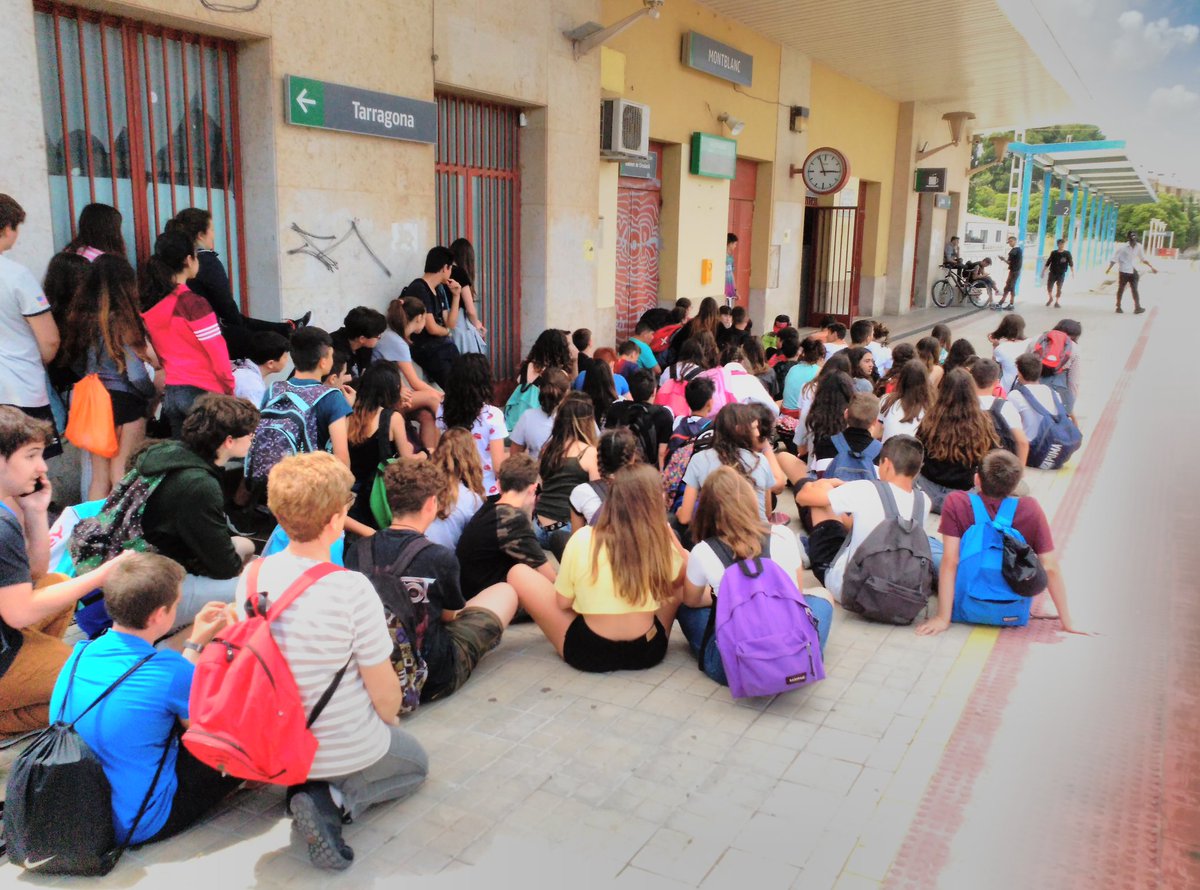 Seguim sense resposta de RENFE. Una hora de retard.<a href="/tv3cat/">TV3 és ara @Som3Cat</a> <a href="/Renfe/">Renfe</a>