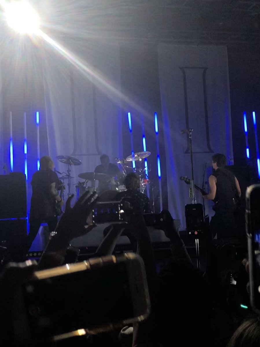 lyss_watts's tweet image. #5SOS3TourMemories 💙💙 see you boys in 98 days:)
#5SOS3SilverSpring @5SOS