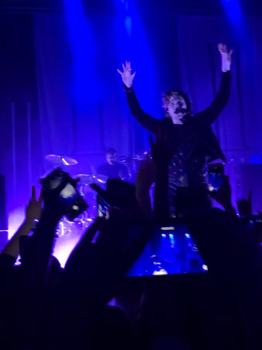 lyss_watts's tweet image. #5SOS3TourMemories 💙💙 see you boys in 98 days:)
#5SOS3SilverSpring @5SOS