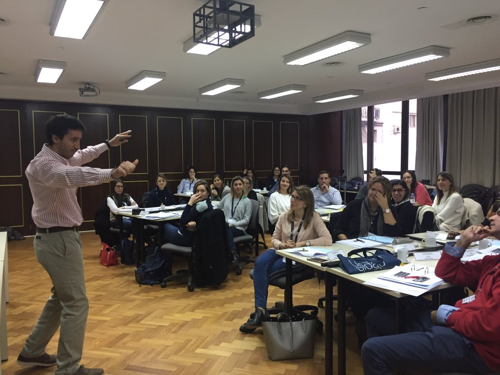 CIS_UdeSA's tweet photo. Hoy José David la rockea en el #PROCARSSE sobre Sistemas de Gestión Ambiental! Se armó el debate! 💪🏼💡👏💚@UdeSA https://t.co/x4feT2APgv