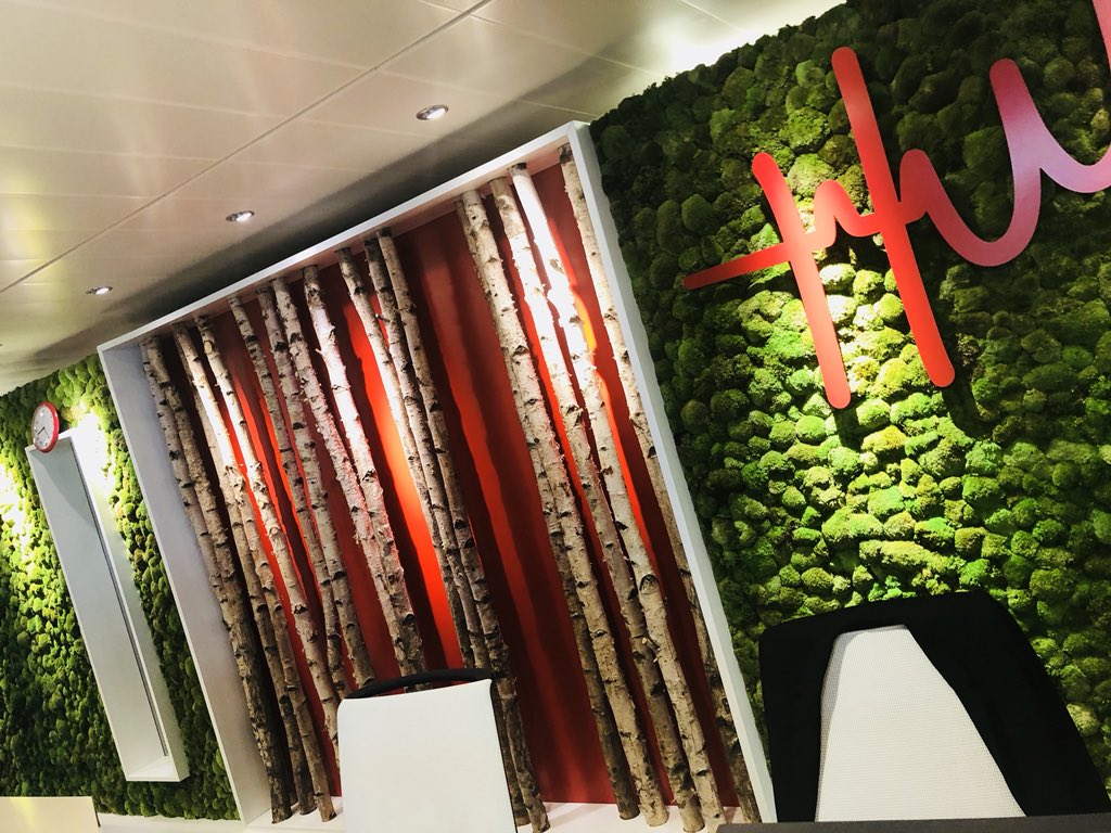 fran_ohara's tweet photo. At Life Hub Cardiff Bay today - a venue like no other... with green ‘green’ walls, neon lights and views over the bay - relaxing and stimulating at the same time #recommend #conferences #events #visualmaps #training #cardiff  @ScarletDesignGr @lshubwales https://t.co/vZ6opOrpYL