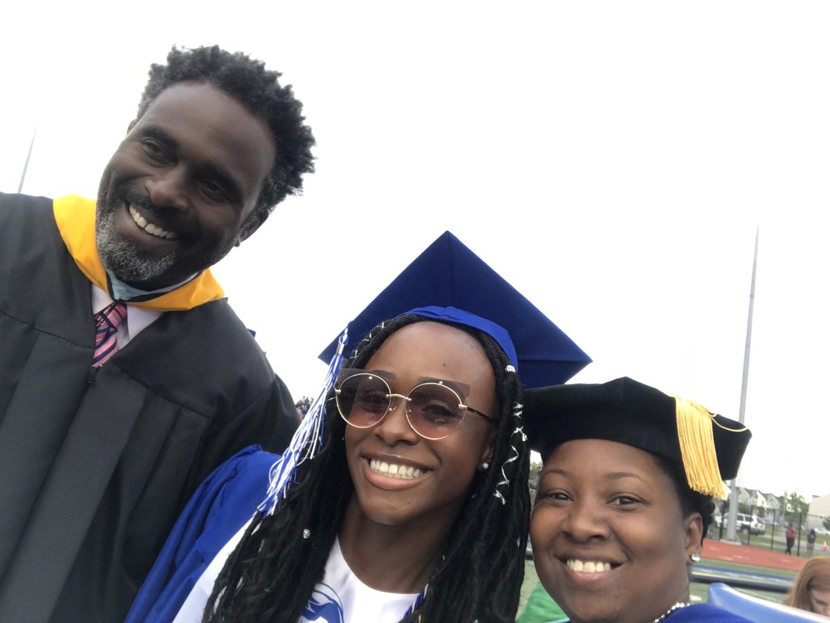magcity_'s tweet photo. As a school choice student I can honestly say Dhigh was the best choice. I’m more than thankful for all the bonds and memories I was able to create w/ my peers, teachers, mentors, and etc. SEN18RS, we did it! Good luck on your journey! #yeeer @CSDDoverHigh @dhssenators2018 https://t.co/uYtEYoJuw1