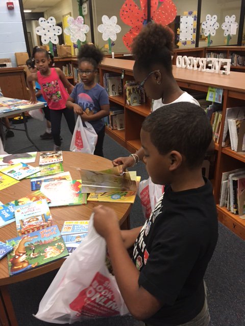 PatriceCald08's tweet photo. Thank you @RichlandTwo and community members for providing some amazing books to our CD-2nd grade students! @NSECrickets @dholzend #readytoread https://t.co/d1JLsvbHVj