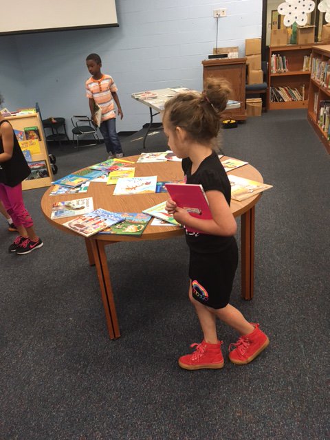 PatriceCald08's tweet photo. Thank you @RichlandTwo and community members for providing some amazing books to our CD-2nd grade students! @NSECrickets @dholzend #readytoread https://t.co/d1JLsvbHVj