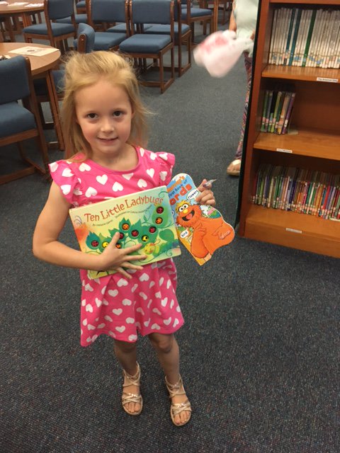 PatriceCald08's tweet photo. Thank you @RichlandTwo and community members for providing some amazing books to our CD-2nd grade students! @NSECrickets @dholzend #readytoread https://t.co/d1JLsvbHVj