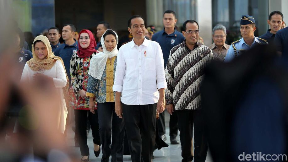 detikfinance's tweet photo. Kagumnya Jokowi Lihat Arsitektur Terminal Baru Bandara Semarang https://t.co/MzSJJ1vf26 https://t.co/ZWHskamyYl