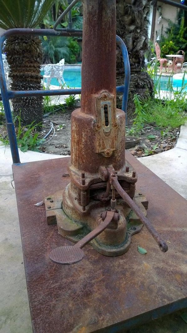 Specautomatics's tweet image. Рубрика: Инженерные устройства — Турникеты 
Локация: США
--

На фото представлена первая серийная модель турникета от легендарной компании  Perey Manufacturing.

--
#турникет #история #транспортныймузей
#turnstile #history #perey #transitmuseum