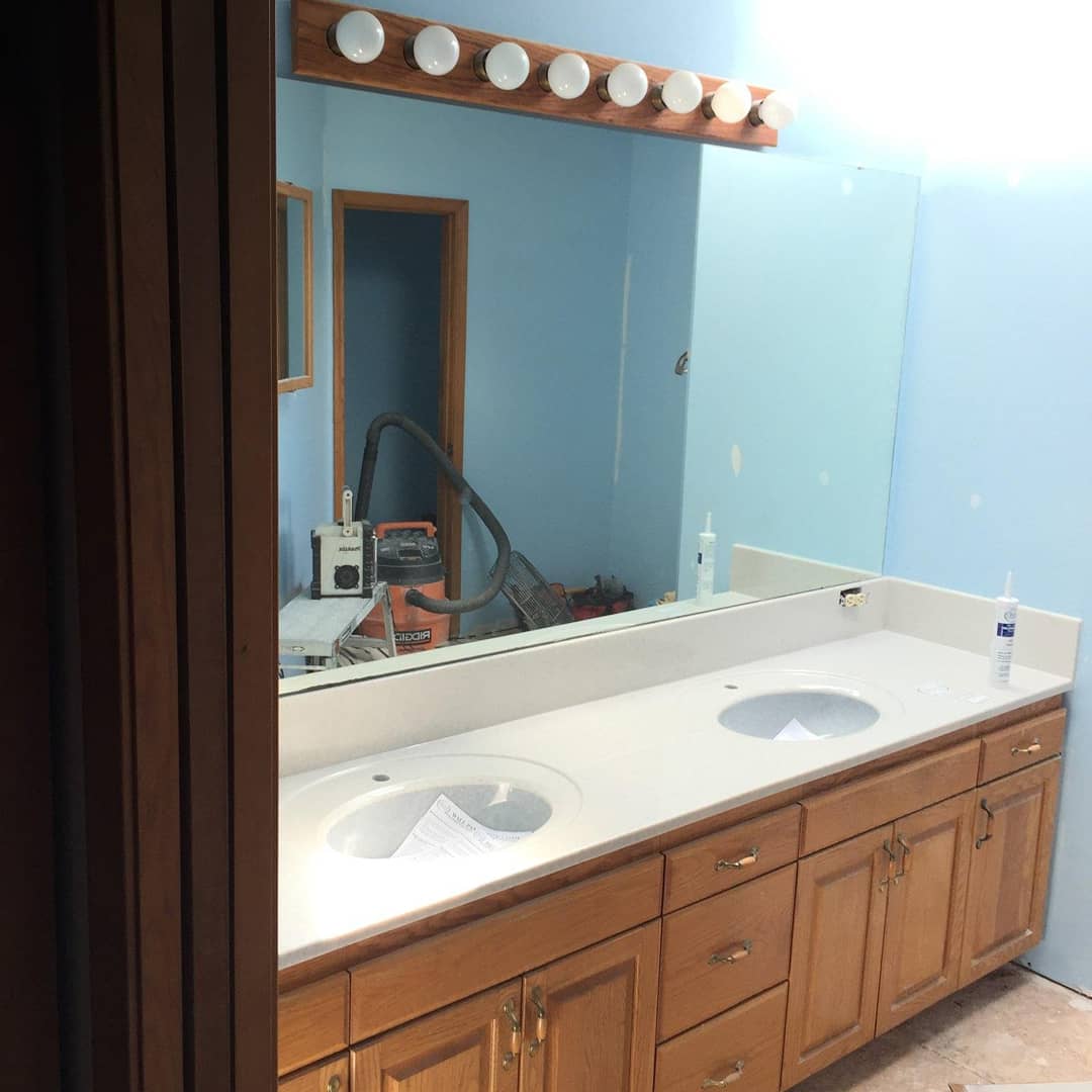 RenovationMD's tweet photo. Update on our bathroom remodel.

New vanity and lighting has been installed,
Paint is finished, aside from a few minor touch ups, flooring is almost complete, and the shower has been completely framed and is almost finished.

#lawrenceks #local #contractor #remodel https://t.co/I955RLhC33