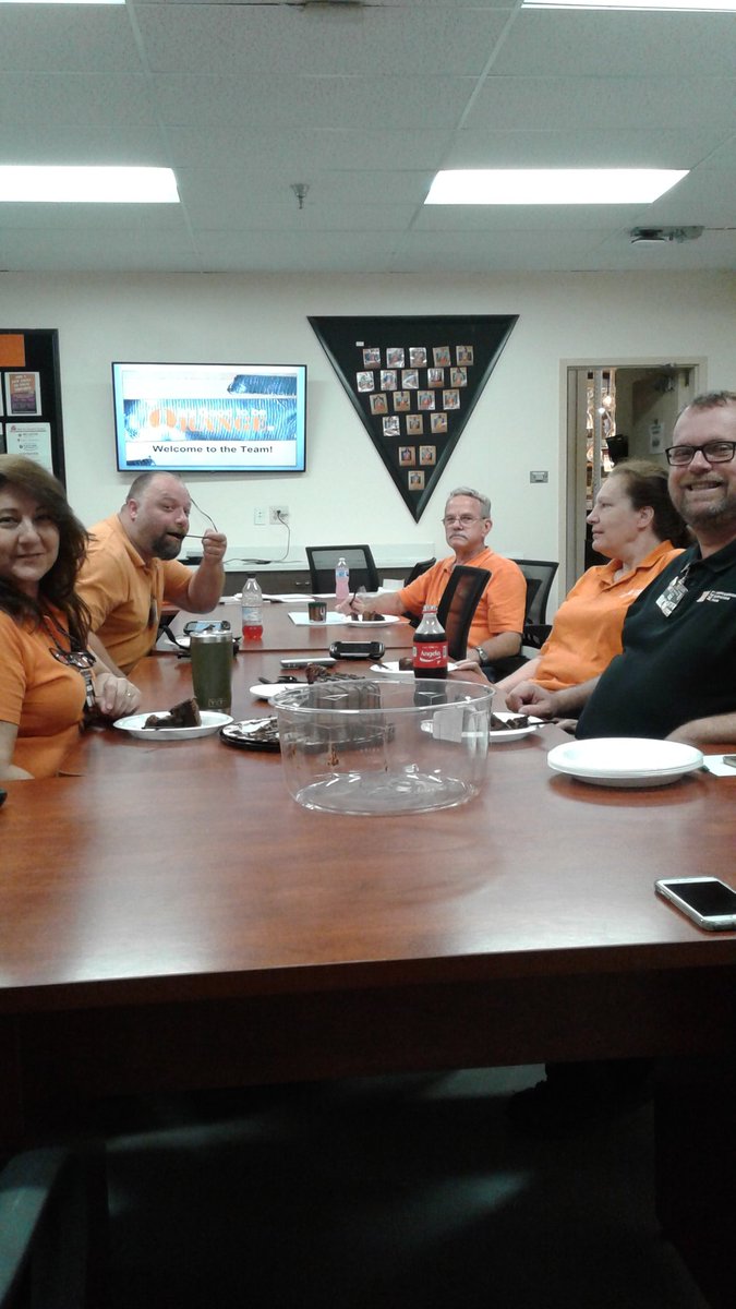 MET TEAM  STORE 248 tweet media