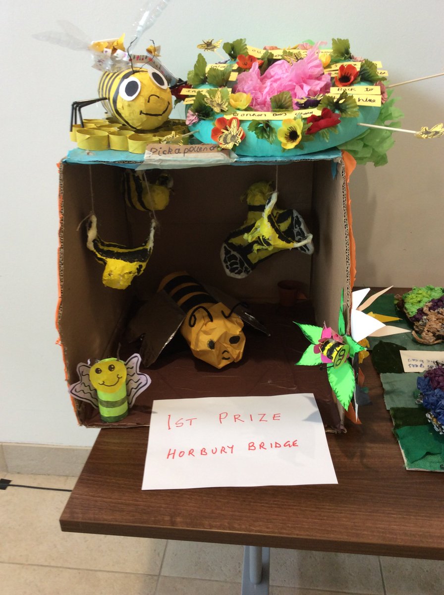 HorburyBridgeAc's tweet photo. #30dayswild A collaboration of Year 3 and 4 home learning about bees and farming was awarded a well earned first prize at @YorksAgSoc #CountrysideDays at @greatyorkshow ground! https://t.co/3ENQMmZth5