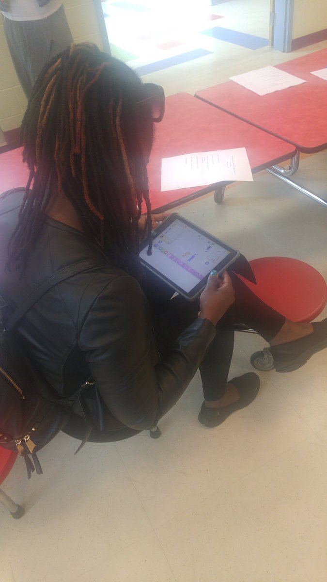 Jackie_FACECMSD's tweet photo. East Clarks ESRA Family Meeting is a huge success! Families are learning what their children are learning at Summer Reading Academy &amp; how they can support their children at home. @CLEMetroSchools @FACE_CMSD @CMSD_BLUE https://t.co/HkN2BT1fAJ