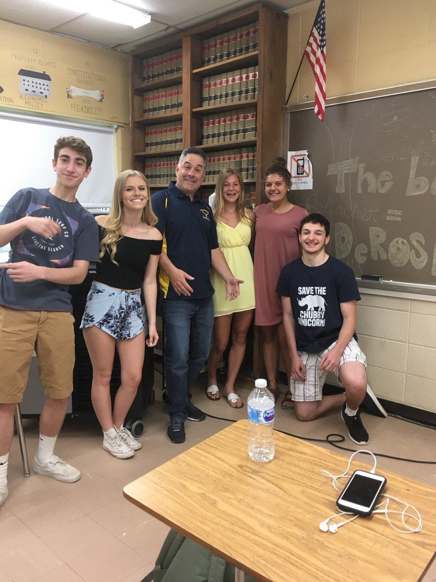 JDeRo23's tweet photo. Last day chill! #lastdayofschool 2018
Period 2 Con Law https://t.co/e6YkBhoC9X
