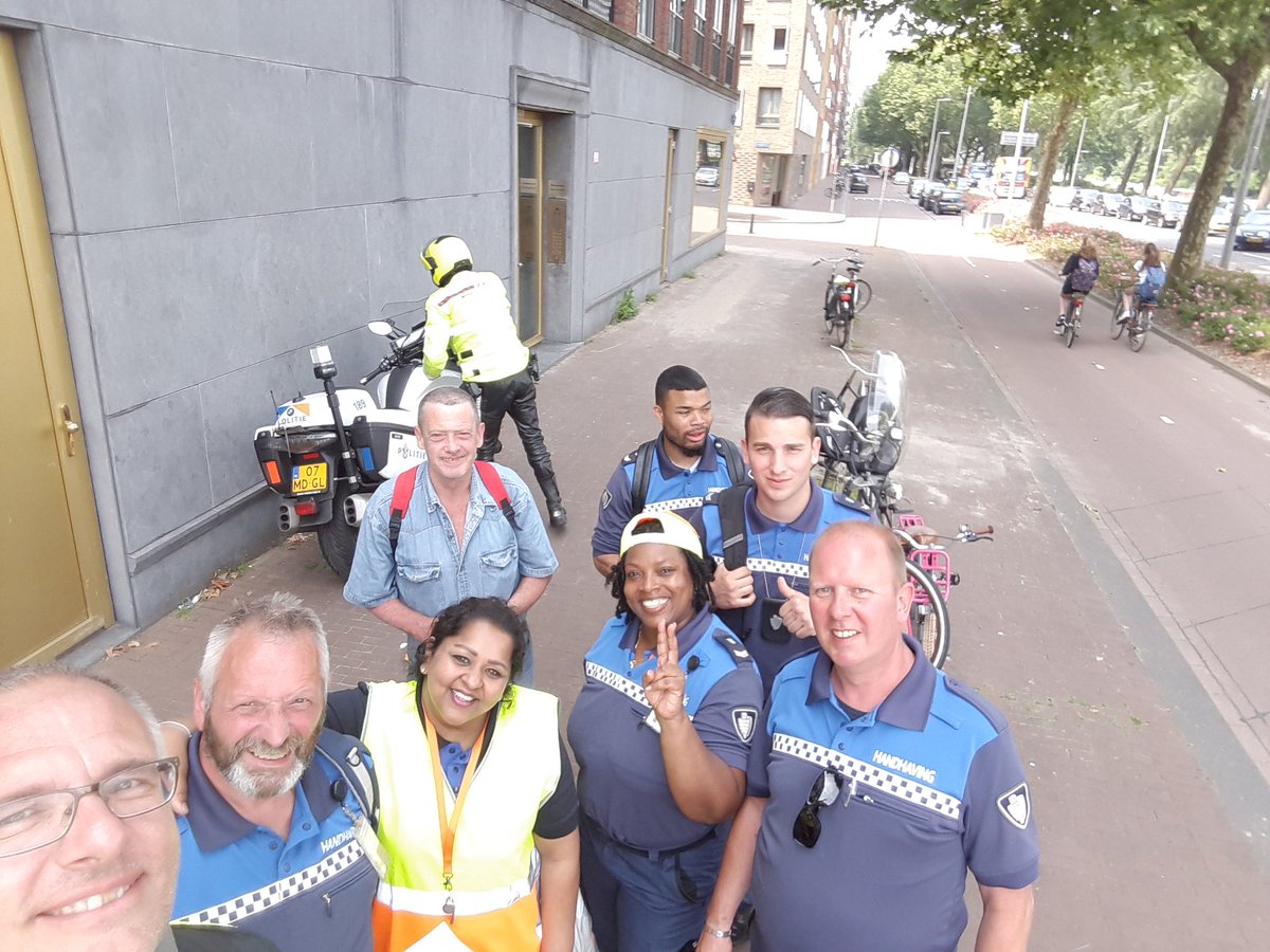 Handhaving_010's tweet photo. @paradijsbrug, examen verkeer regelen. Allen geslaagd!! #indepocket #likejewijk #verkeerregeleninrotterdam @Stadsbeheer010 ^SGโ https://t.co/OxL7S4VYlR
