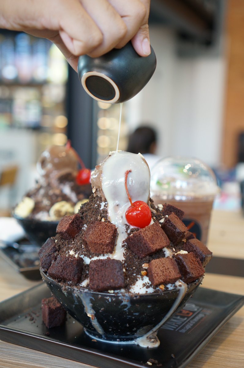wakeup24hrs's tweet photo. ลองคำแรกอาจจะยังไม่หลงรัก
ลองดื่มกินไปสักพักเธออาจจะหลงรักหมดใจ ^^
โกโก้เน้นๆ เข้มทุกคำ อยากให้ทุกคนได้ลอง
#cocoaseries #wakeup24hrs
@aroii @ReviewAroii @icedessertdiary #อร่อยไปแดก #อร่อยบอกต่อ #แดกให้อ้วน https://t.co/6mcxafD1YW