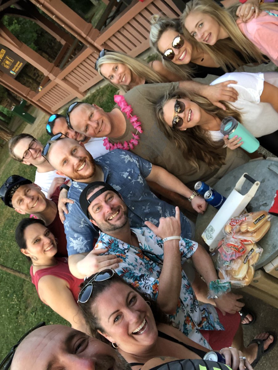 TommySu90710144's tweet photo. Great time at the summer kickoff bash! https://t.co/V9MPGO305Z