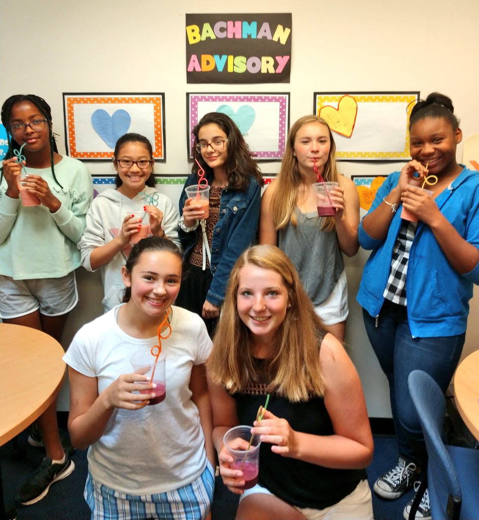 Bachman_L's tweet image. These ladies are ready for summer and the 8th grade!! 🙌❤️💙🙌 @uniliggett  #movinup #advisoryfamily