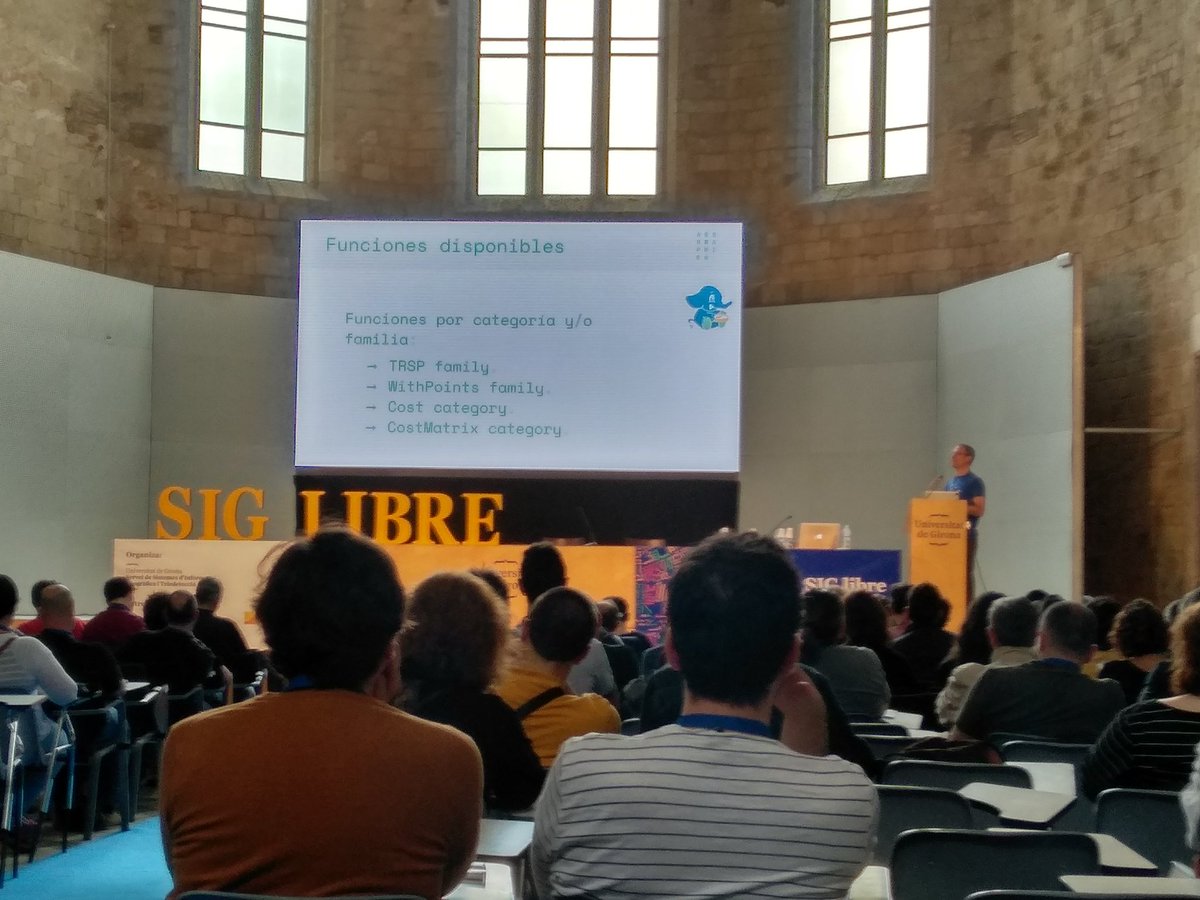 PaulinoVallejo's tweet image. @cayetanobv de @Geographica_GS hablando de #pgRouting en #siglibre2018