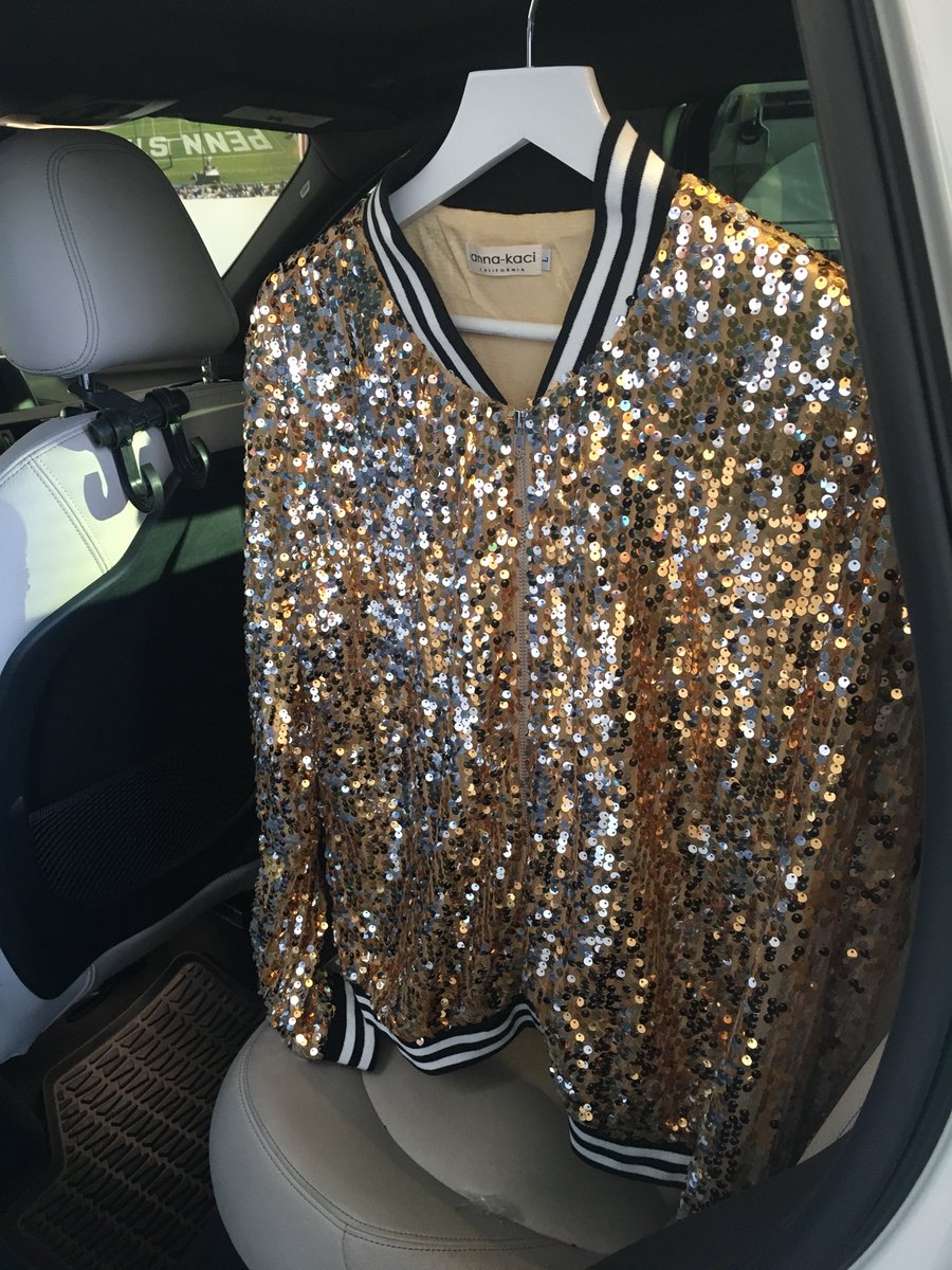ntylion92's tweet photo. It is Game π€ of the #StanleyCup Final and I am jumping on the very @GoldenKnights and #Vegas sequin gold π§₯ jacket bandwagon! Look π out for a brand new gameday outfit at face-off tonight. #vegasstrong #nocaps #knightup #goknightsgo #cupinone #stanleycup #vegasborn https://t.co/cpMj9xhCAY