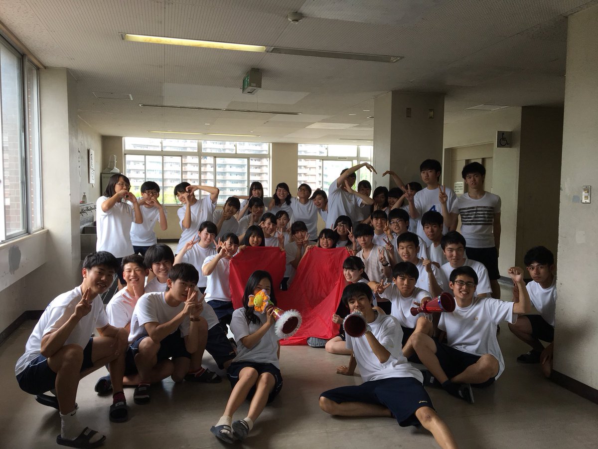 2ayatomo's tweet photo. さぁ明日はやっとの体育祭！
雨かもしれんけど茶団みんなでたのしんでやりきろう！！
茶団のチカラで三冠とるぞ！

ハッピーバレンタイン！🍫

あと撮ってくれ���人写真いっぱい撮ろう！ https://t.co/VNDJetAPFL