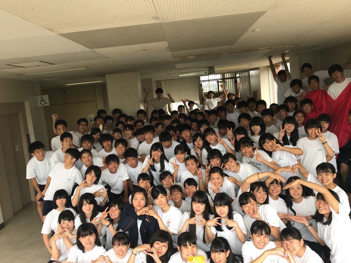 2ayatomo's tweet photo. さぁ明日はやっとの体育祭！
雨かもしれんけど茶団みんなでたのしんでやりきろう！！
茶団のチカラで三冠とるぞ！

ハッピーバレンタイン！🍫

あと撮ってくれ���人写真いっぱい撮ろう！ https://t.co/VNDJetAPFL