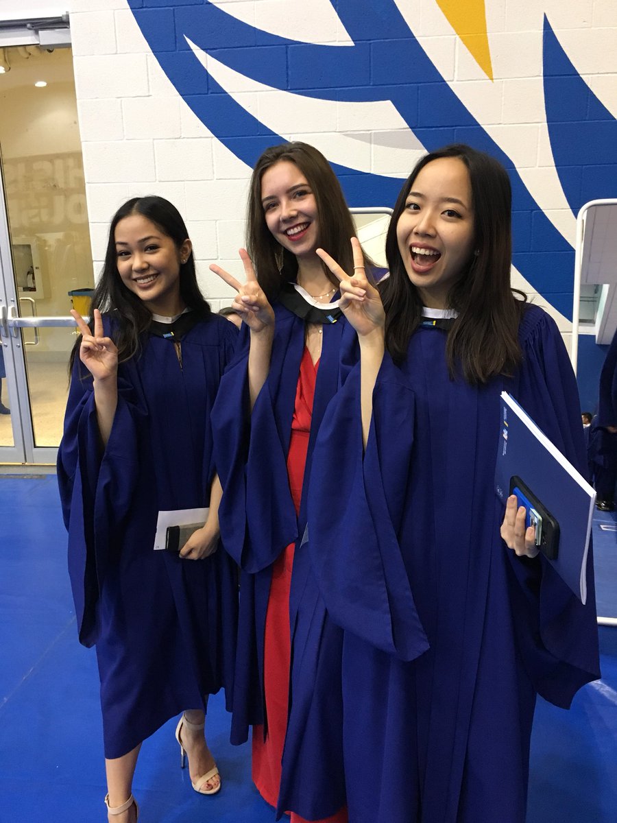 MattamyAC's tweet photo. Day ✌🏼we’re ready for you! 🎓🎓 #RoadFromRyerson #SpringConvocation2018
@RyersonU @Ryerson_Alumni @RyersonFCAD https://t.co/rbT37ZYOS3