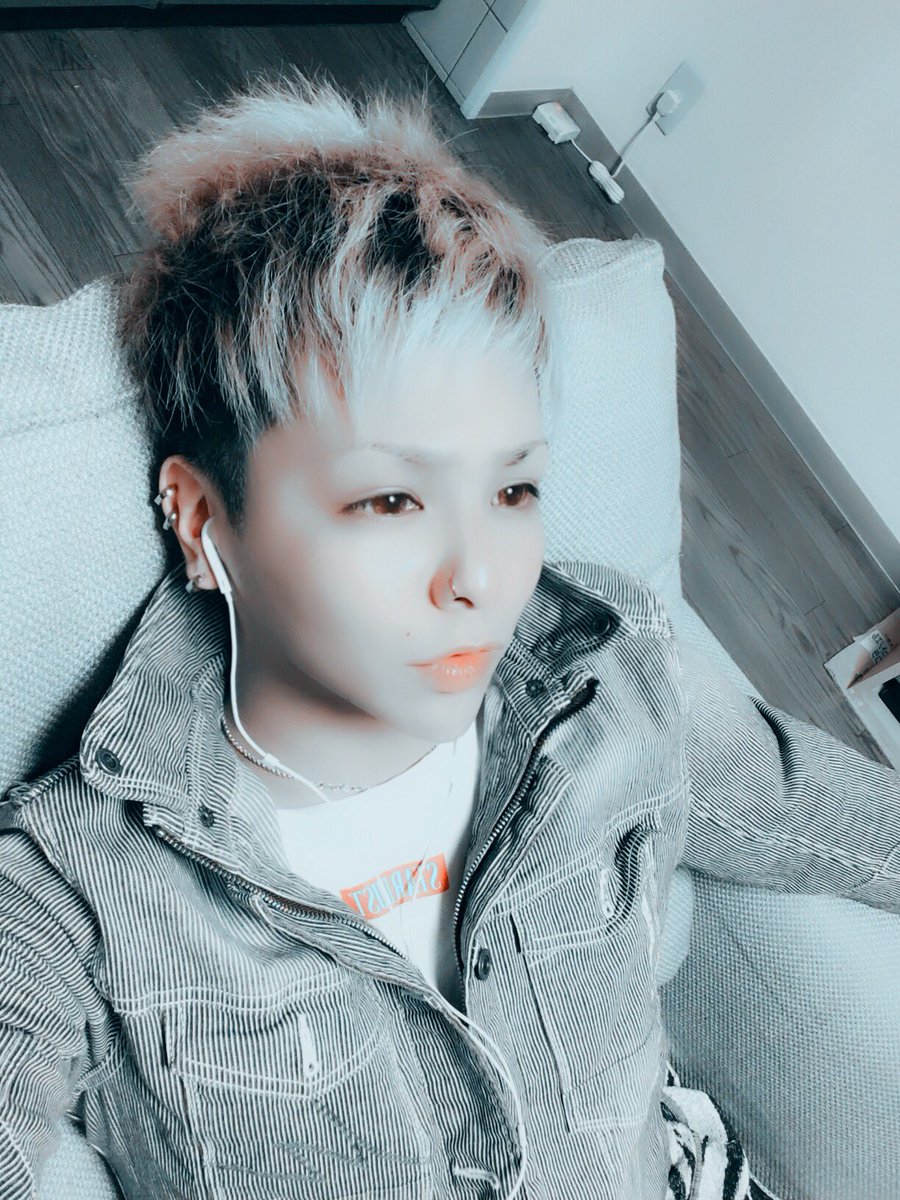 Akira 髪全部下ろしたら 真面目な青年になった 前髪あげたら 髪長い方が良くね 笑